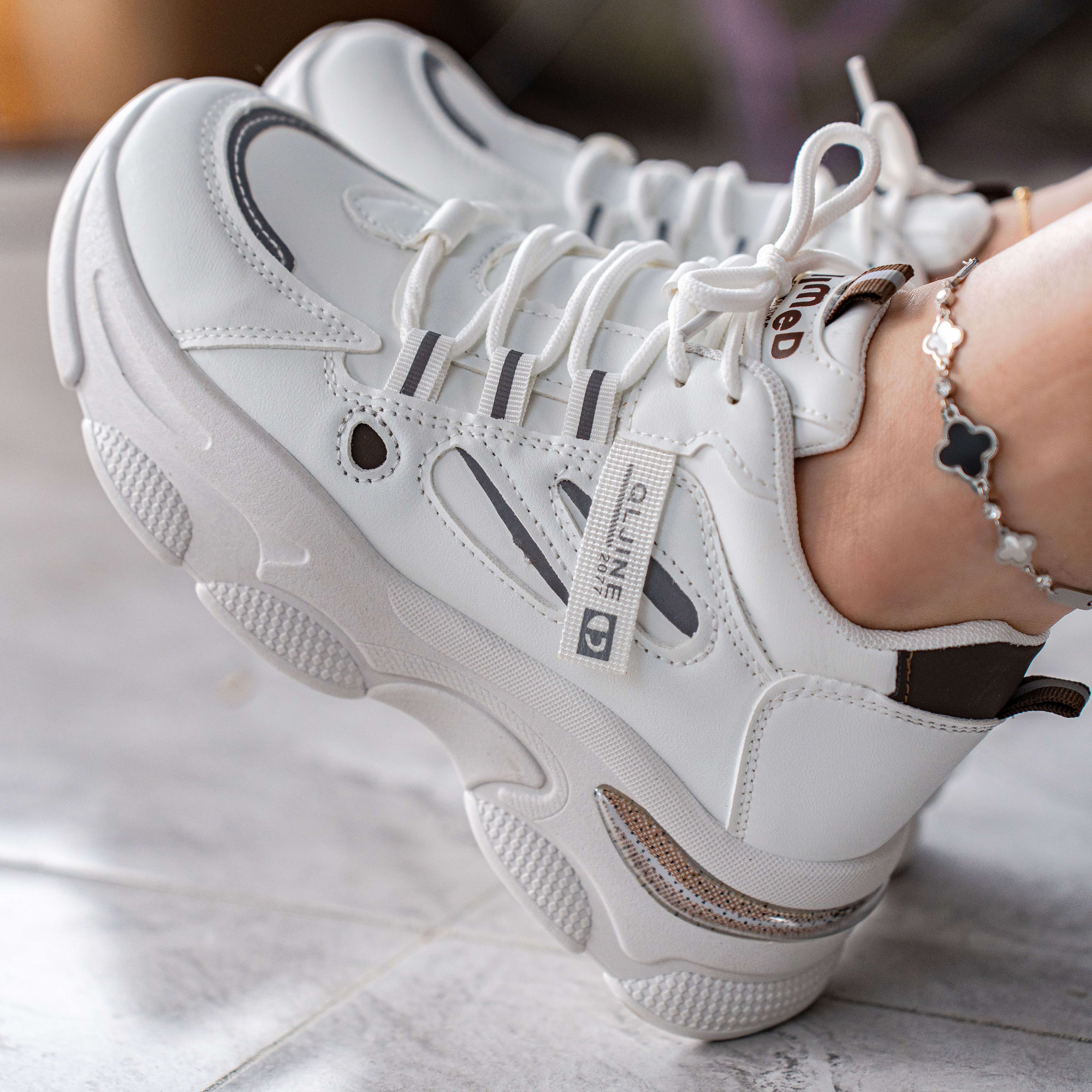 2024 Fall/winter Chic Women s Pu Leather Platform Sneakers details 4